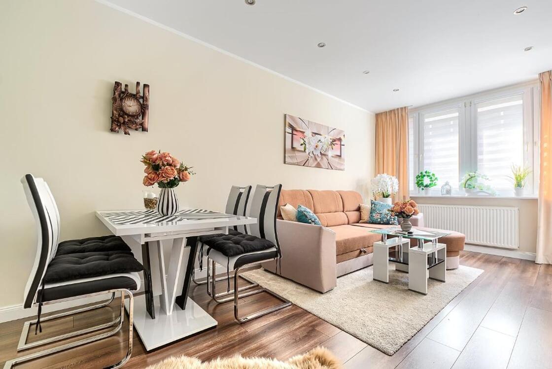 シュチェチンFlower Apartament City Centerアパートメント エクステリア 写真
